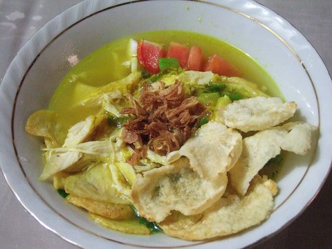 Representative photograph of Soto Ayam. The photograph includes crackers and fried shallots not included in this draft.